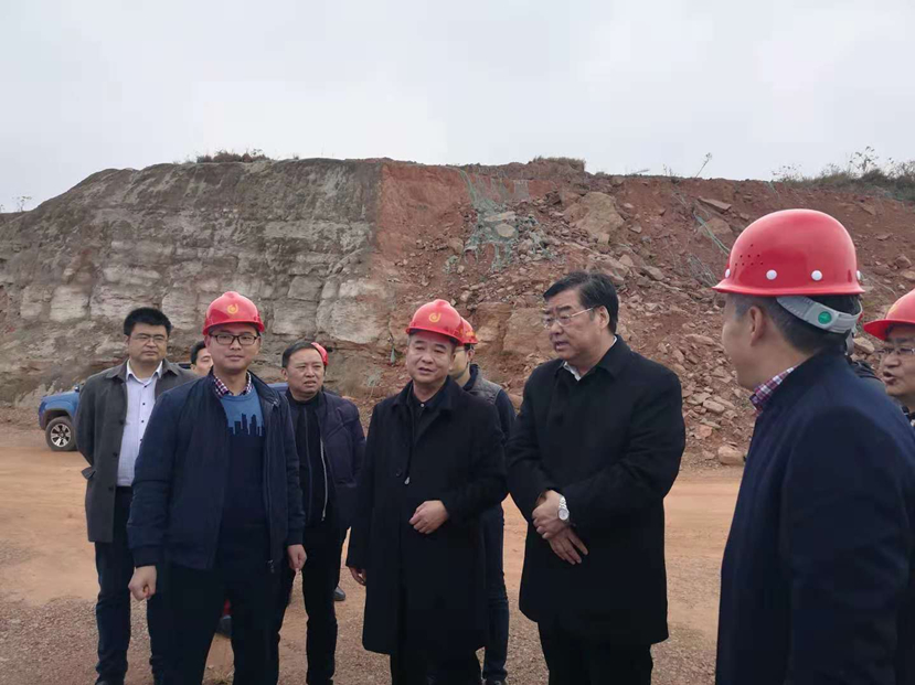 2018年12月4日 水利部副部長(zhǎng)田學(xué)斌視察德陽重大戰(zhàn)略水源華強(qiáng)溝水庫建設(shè)情況3