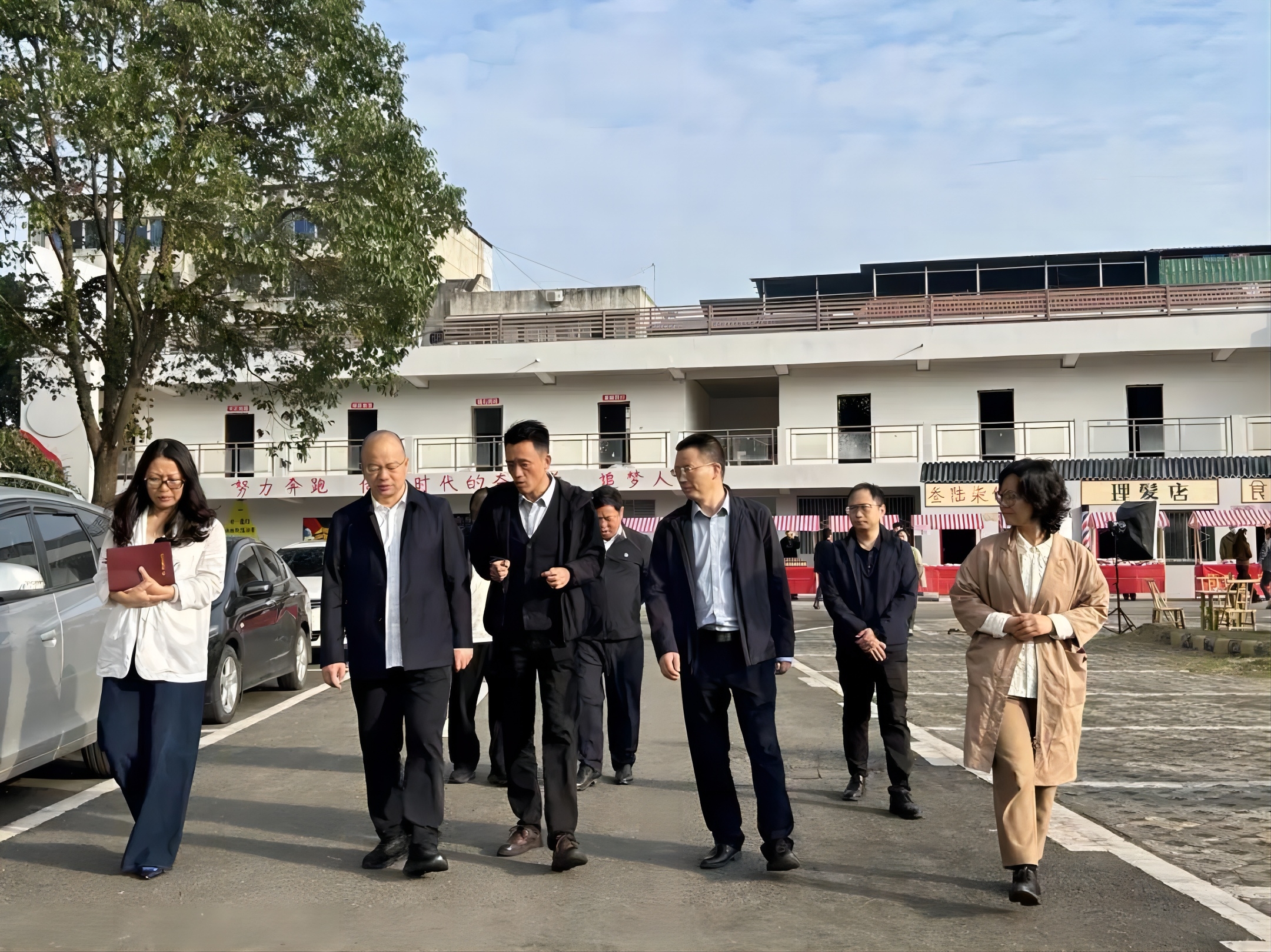 德陽經(jīng)開區(qū)黨工委副書記、管委會主任廖立新帶隊調(diào)研德陽電商產(chǎn)業(yè)園